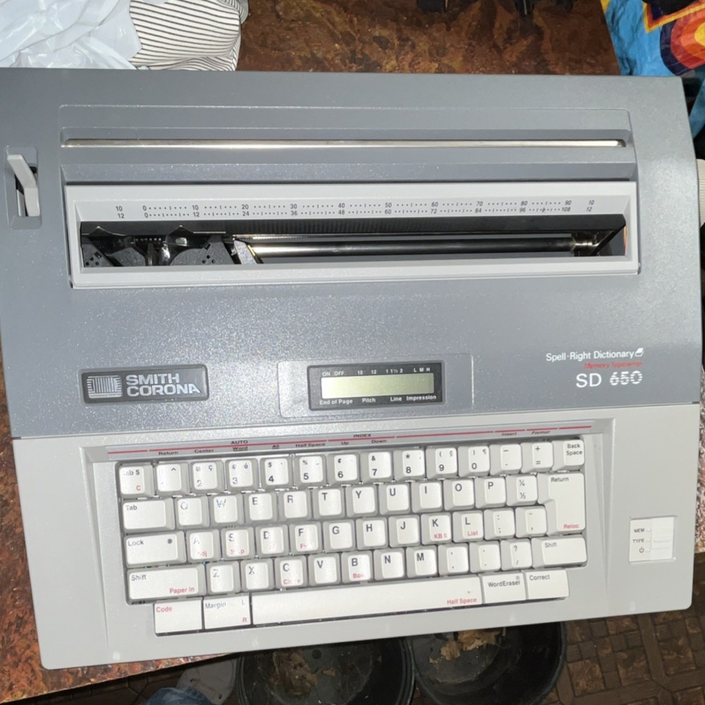 Smith Corona SD 650 Spell-Right Dictionary Electric Typewriter