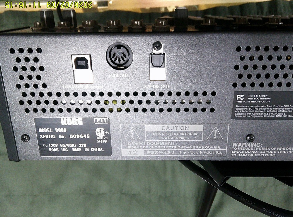 Korg D888 Digital Multi Track Recorder with Box, Manual, Mic, & 2 Headphone