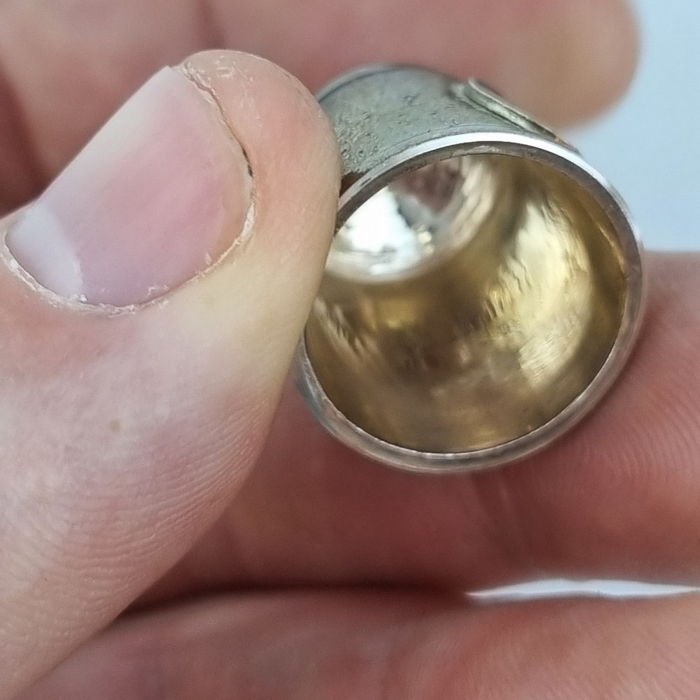 Solid Silver Thimble Figures Roundel Birmingham 1998 Swann Thimbles