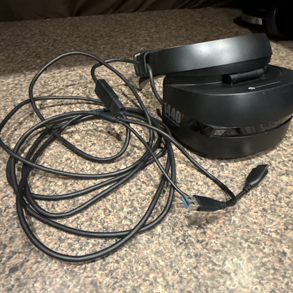 HP Windows Mixed Reality VR Headset Developers Edition - Cable & Controllers