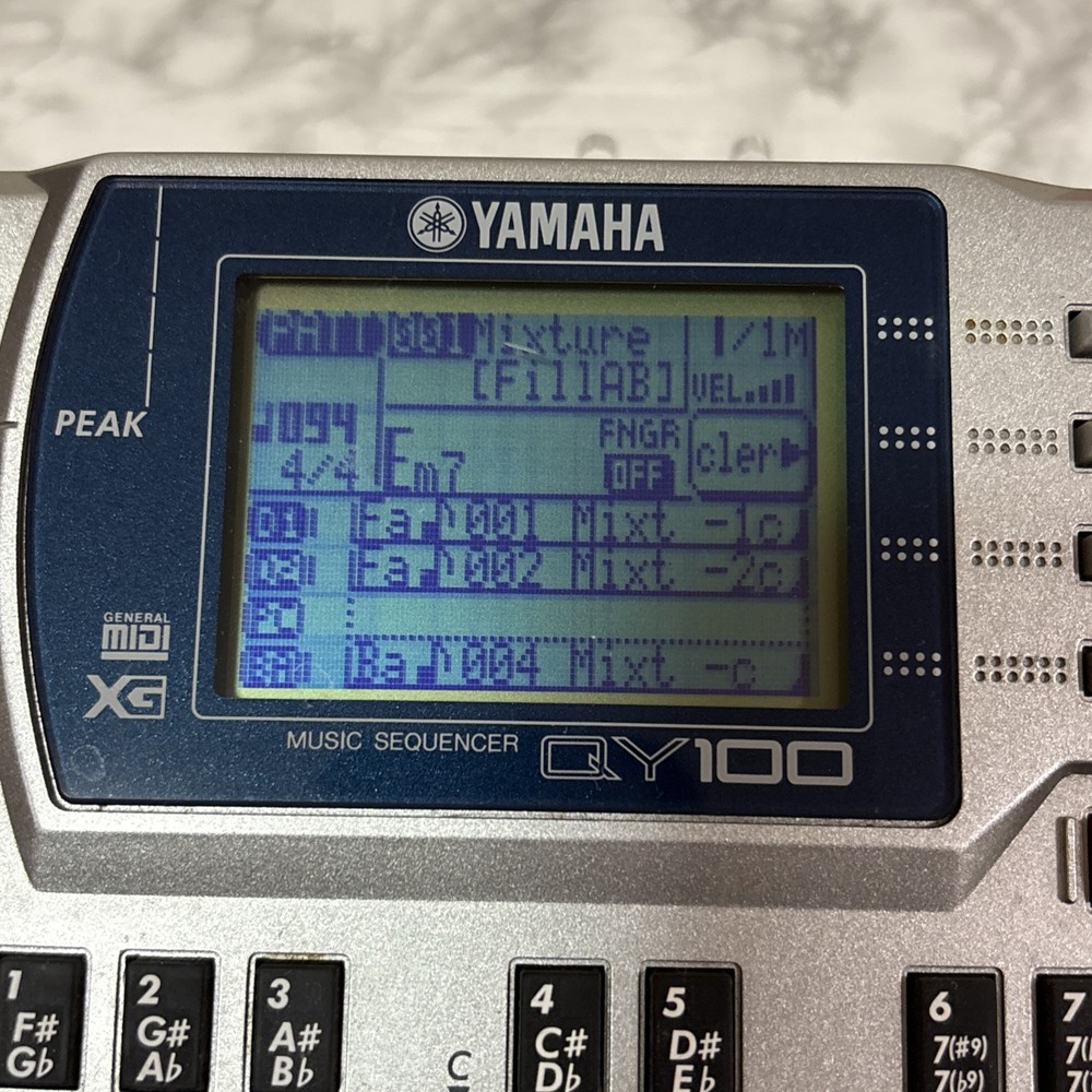 YAMAHA QY100 Music Sequencer Sampler Sound Module