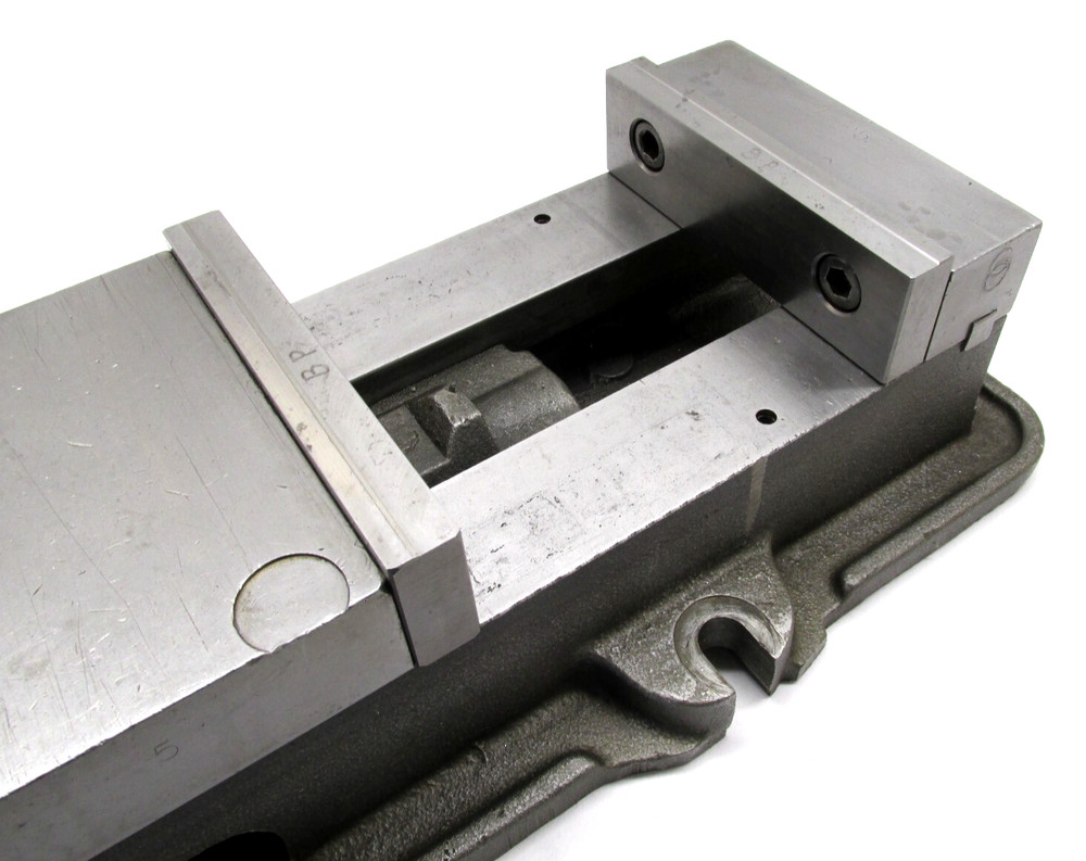 KURT ANGLOCK 6" MILLING MACHINE VISE w/ JAWS - #D60