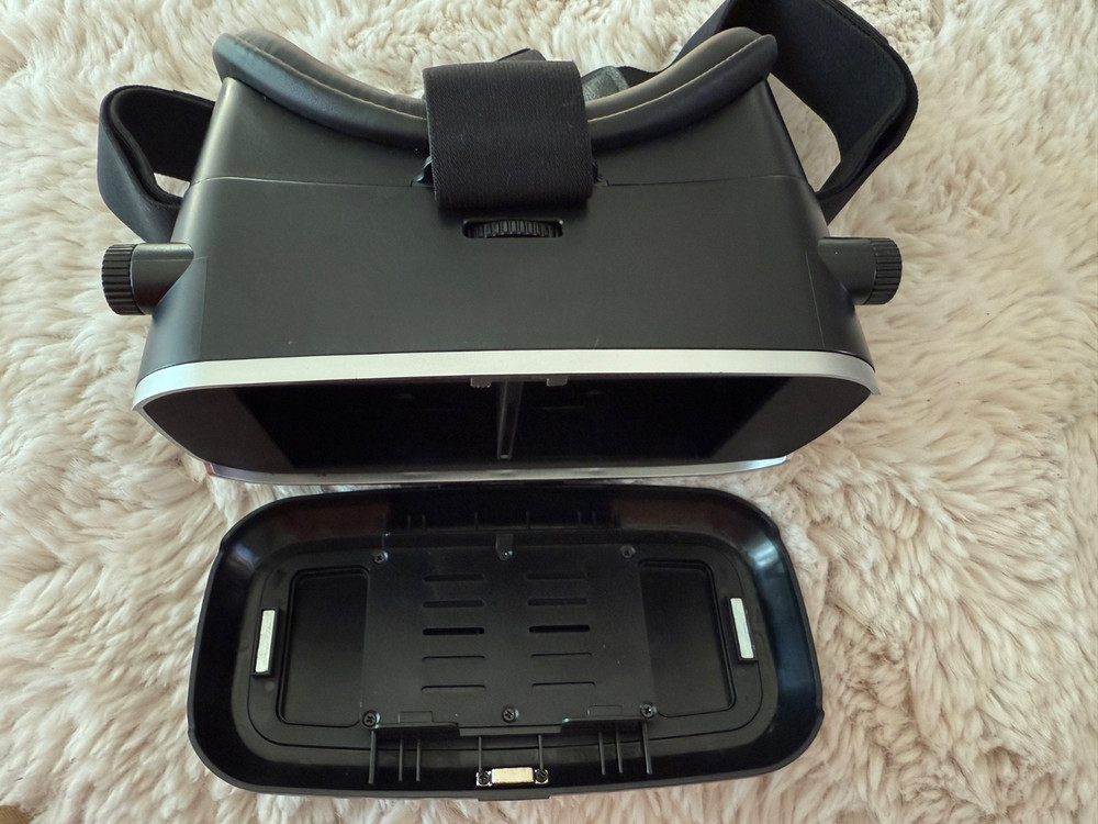 BlitzWolfVR glasses-headset for cellphone- black- new in box