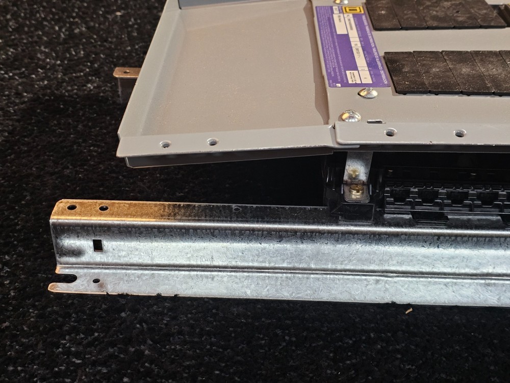 Square D Panelboard Interior NQ 3-Phase 4-Wire Circuit Configuration Aluminum