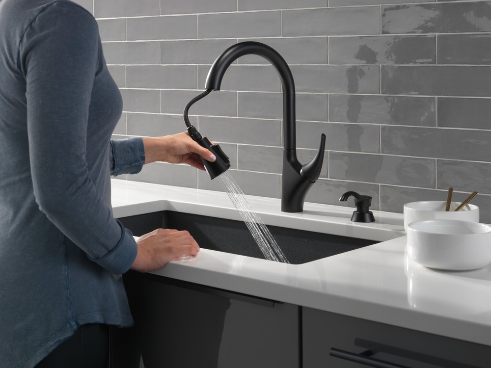 Delta Anderson Single Handle Pulldown Kitchen Faucet Black-Certified Refurbished