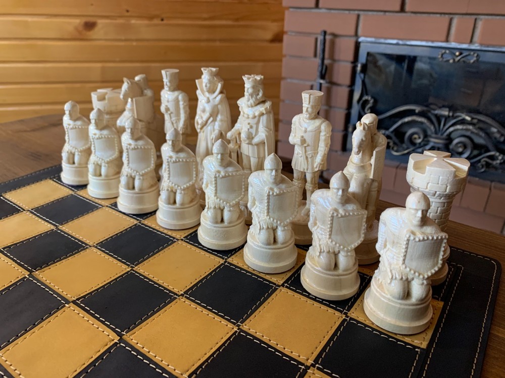 Hand Carved Walnut Maple Wood Chess Pieces