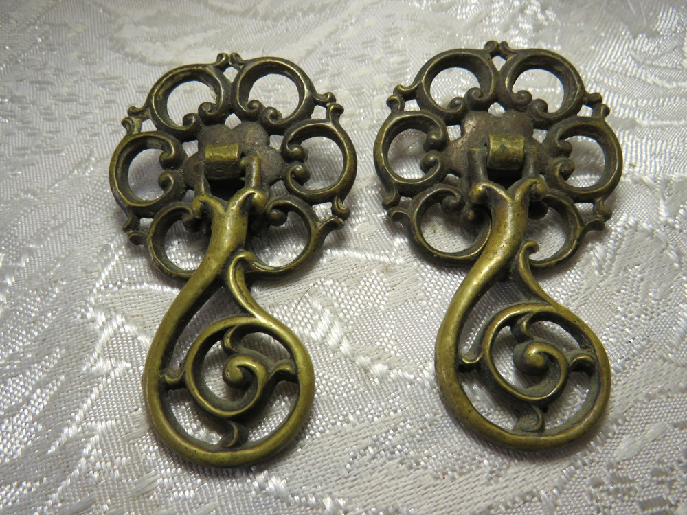SET OF 2 ANTIQUE VINTAGE DROP BAIL DRAWER PULLS BRASS VICTORIAN SCROLLWORK