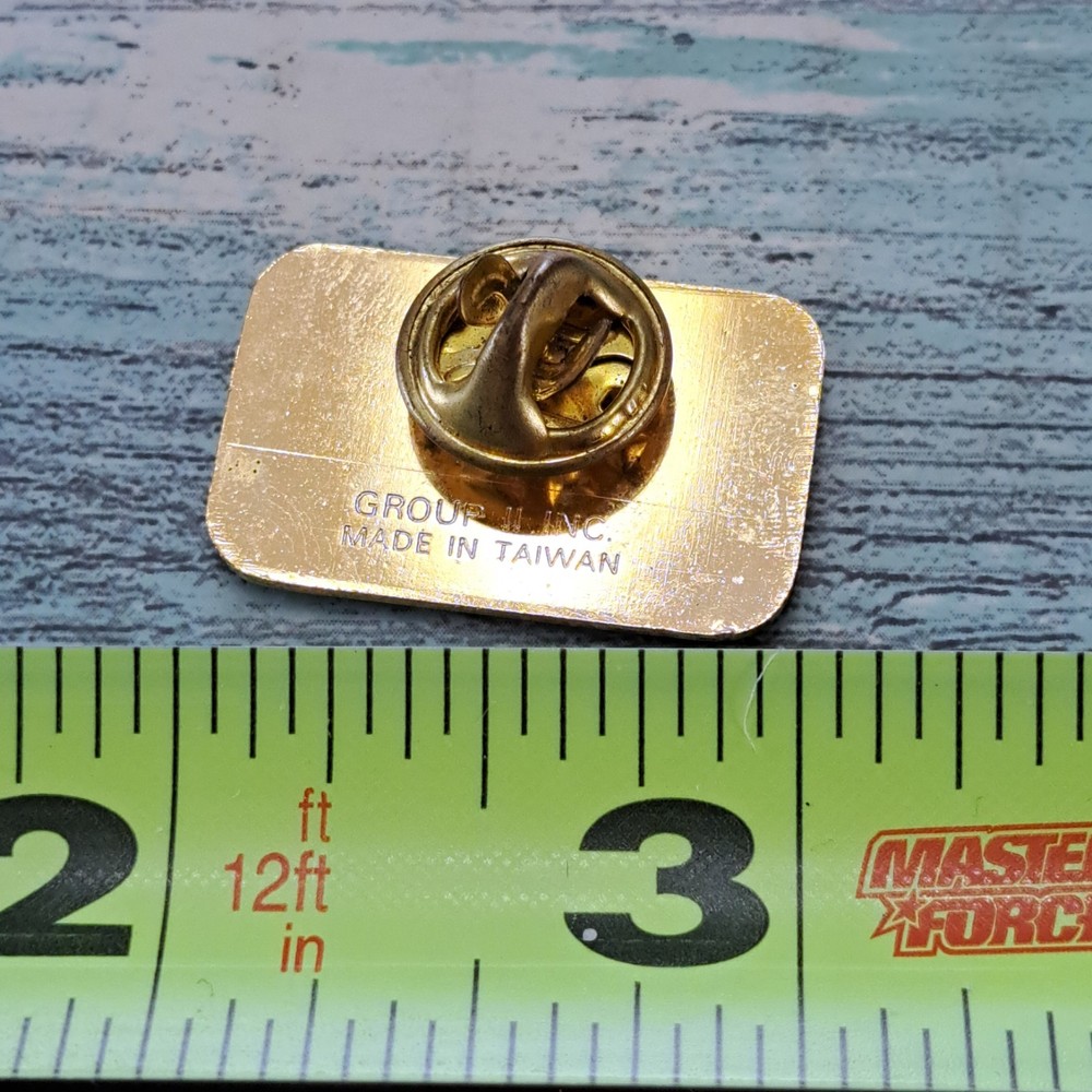 McDonald's Crew Employee Pin - 110%