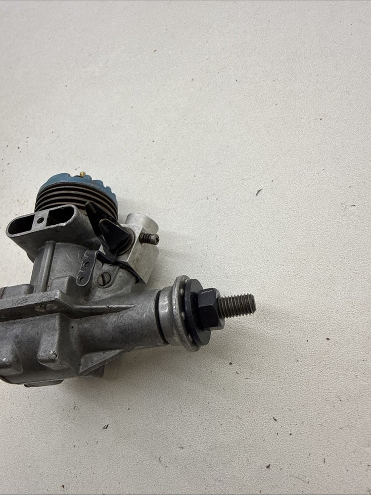 Mc Coy 19 Blue Head Rc Engine. Excellent Condition M8