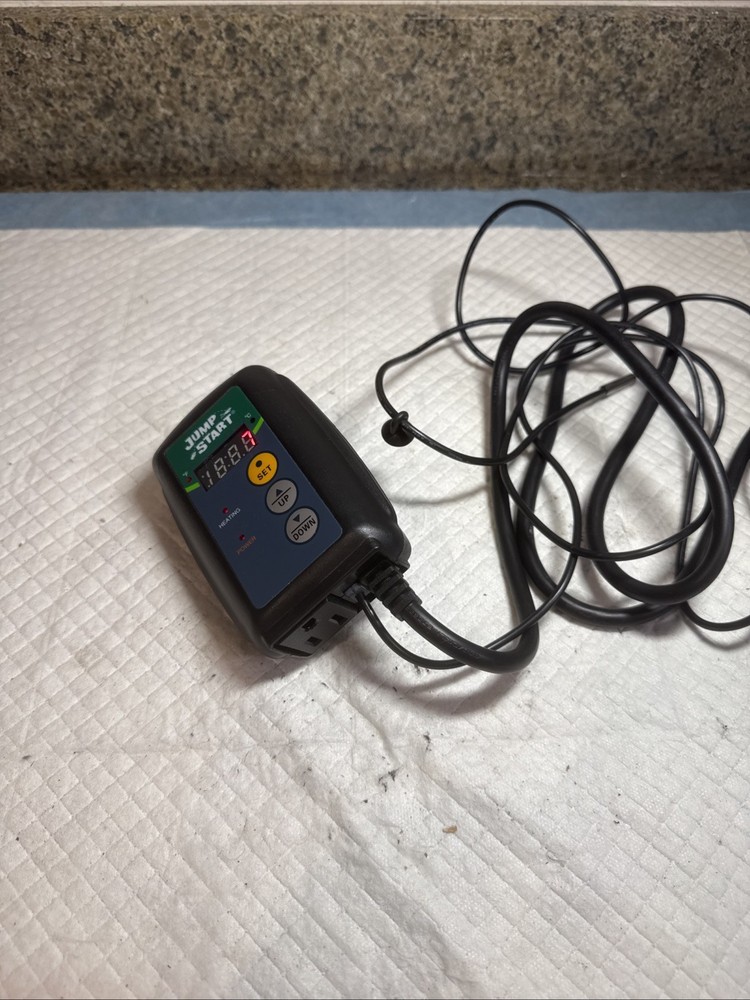 Hydrofarm Jump Start Digital Temperature Controller for Heat Mats