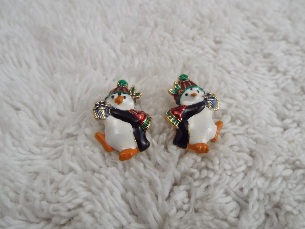 Christmas Penguin Pierced Earrings (B63)
