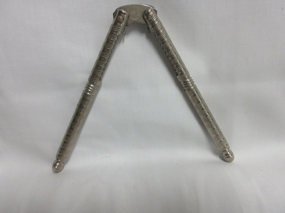 VTG HMQ (1) Nutcracker Metal (4) Unbranded FANCY HANDLE NUTCRACKER