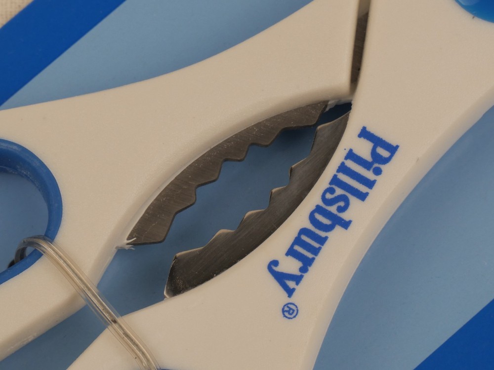 Pillsbury Essentials Scissors | White | NEW OPEN BOX