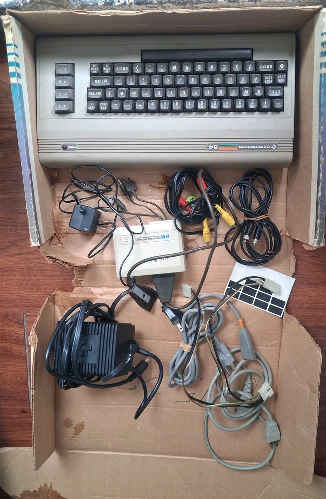 Vintage Commodore 64 Personal Computer in Original Box - C64- Tested Powers On