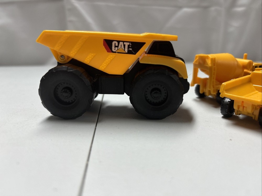 6 Construction Toy Vehicles ￼