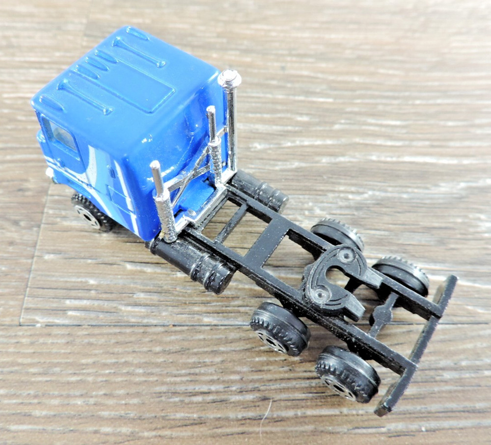 Zmm K1 Mack Cab Over Semi Tractor
