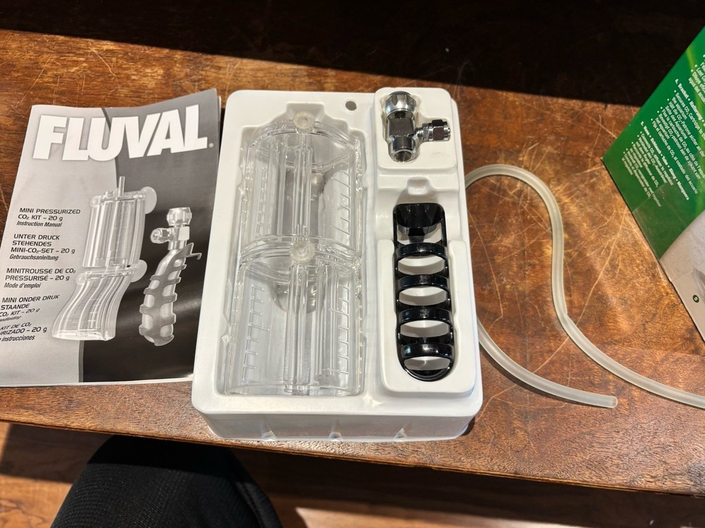 Fluval Mini Pressurized CO2 Kit 15 Gal Diffuser Threaded Cartridge x2