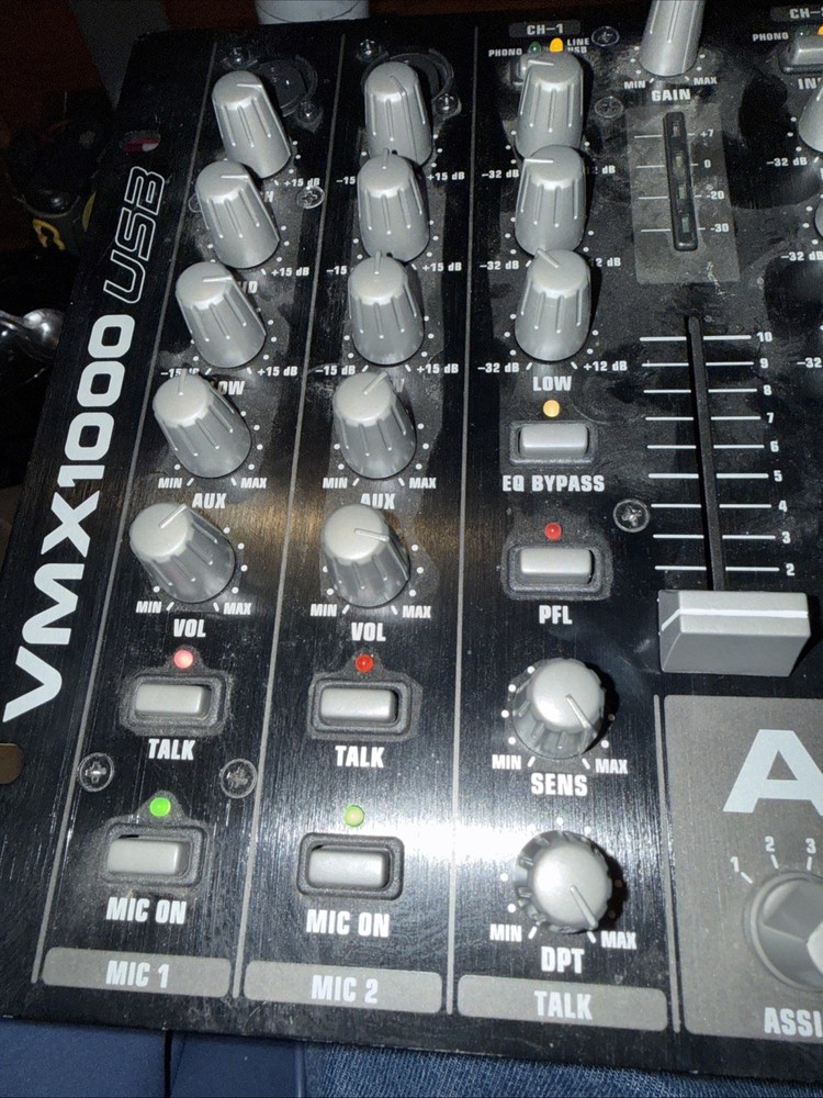 Behringer VMX 1000USB DJ Mixer