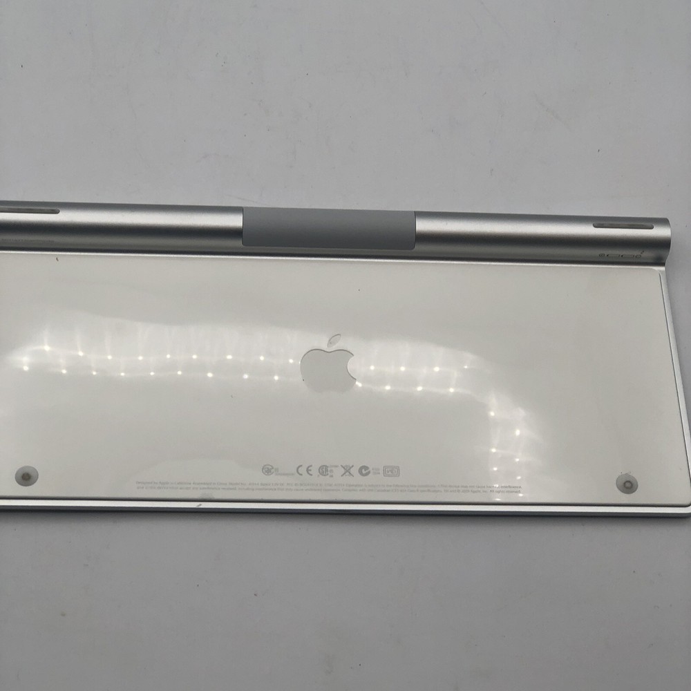 Apple A1314 Wireless Bluetooth Keyboard Silver And White