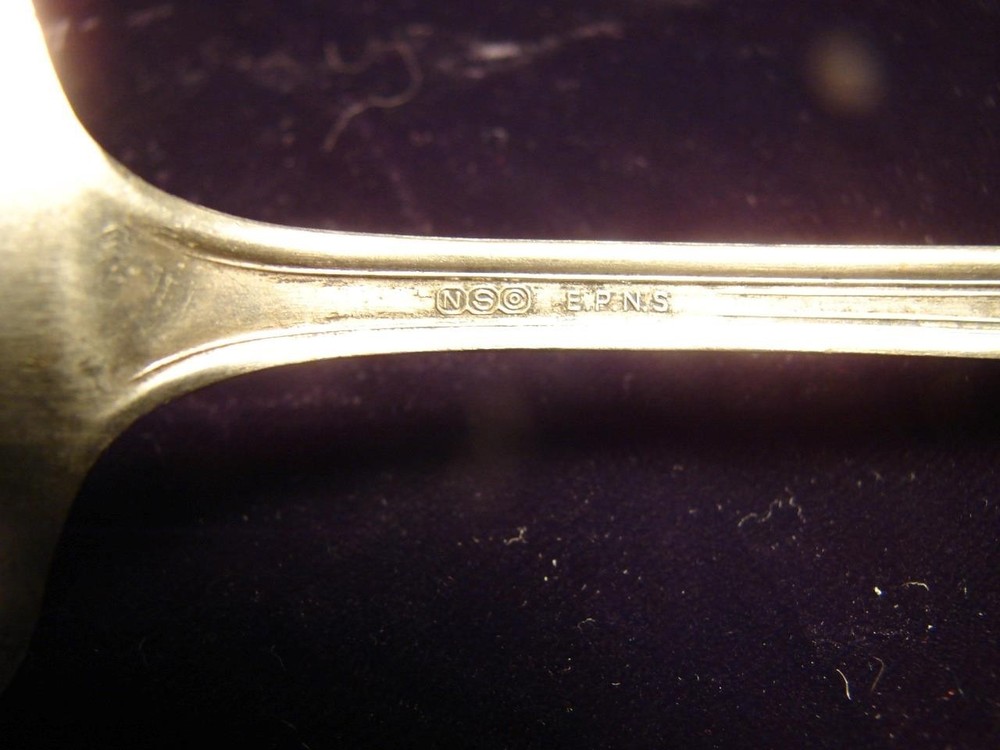 NATIONAL SILVER CO. ANTIQUE CAKE/PIE SERVER - E.P.N.S. - PATTERN NATIONAL ONE