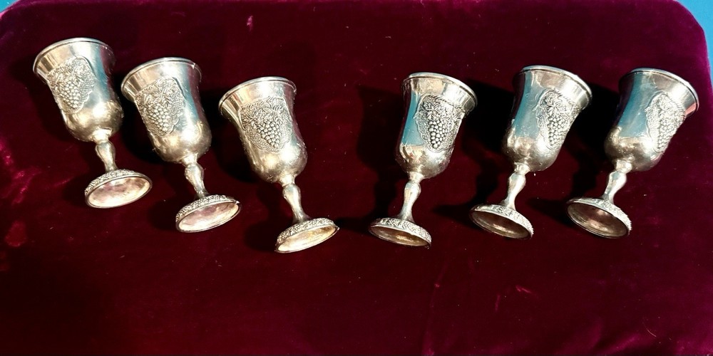 6 KIDDUSH Silver Plated Mini CUPS 3.5 " Tall GRAPES/VINES EUC