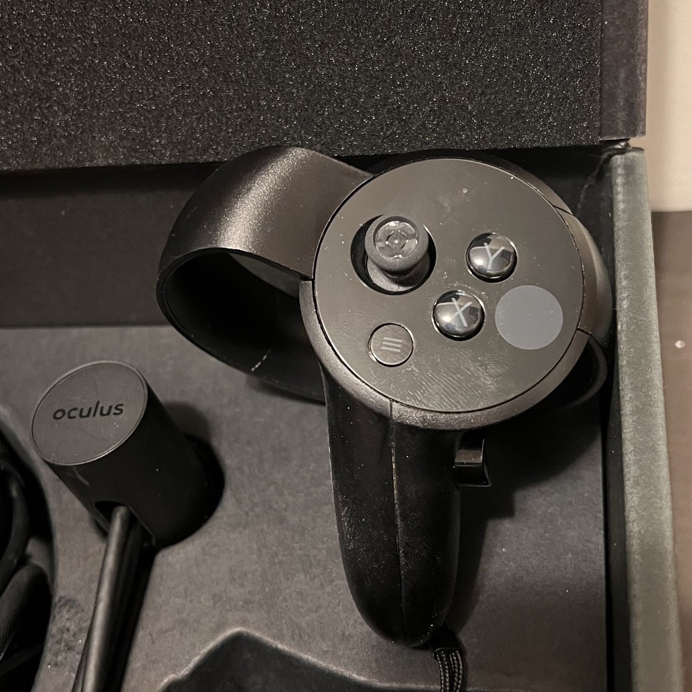Meta Oculus Rift PC Virtual Reality System - Black (301-00095-01)