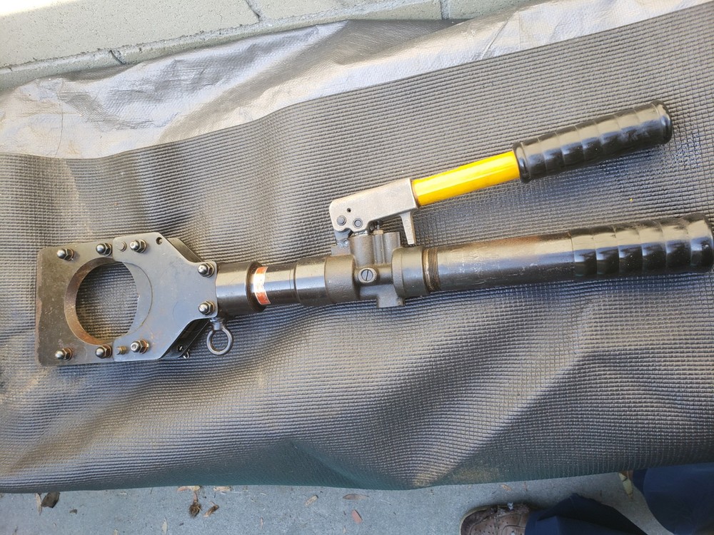 HUSKIE COMMERIAL HYDRAULIC CUTTER MODEL 85A