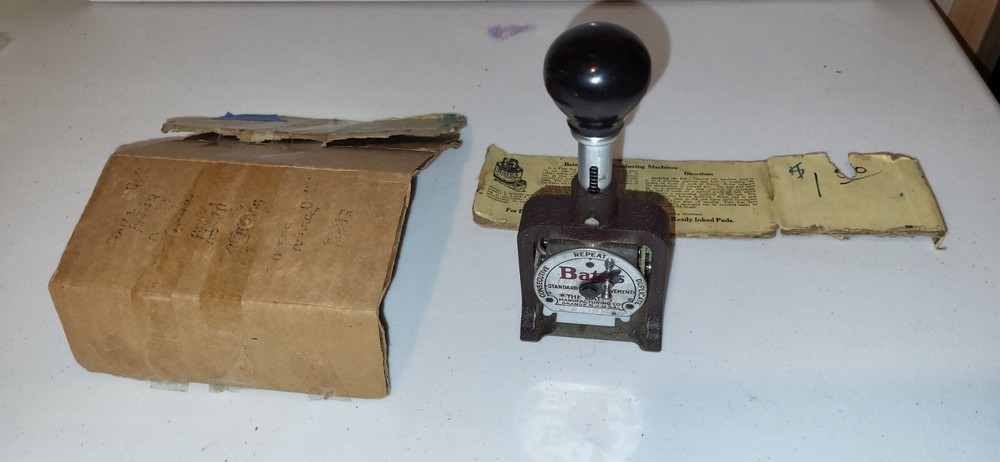 BATES  NUMBERING MACHINE  6 with damaged box