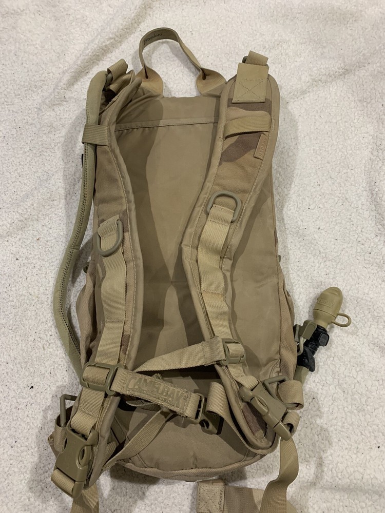 Camelbak Desert Camouflage Hydration Pack Backpack Has Bladder