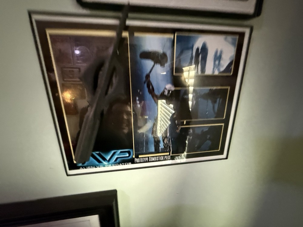 Rare Aliens Vs Predators (2004) prototype combstick movie prop display COA copy