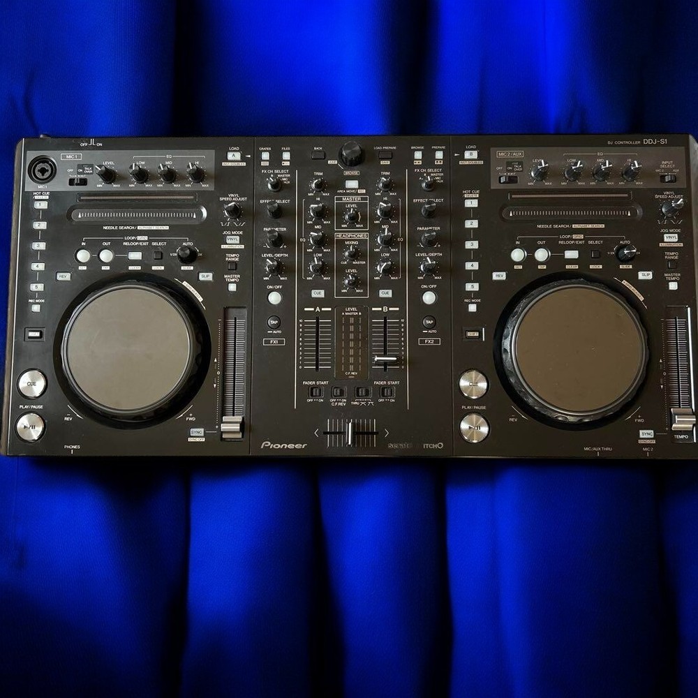 Pioneer DDJ-S1 DJ controller for Serato DJ Pro 2ch w/ USB cable Tested/working.