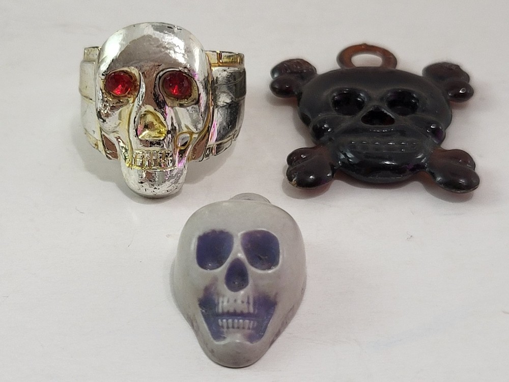 Vintage Plastic Skull Ring And (2) Skull Charms