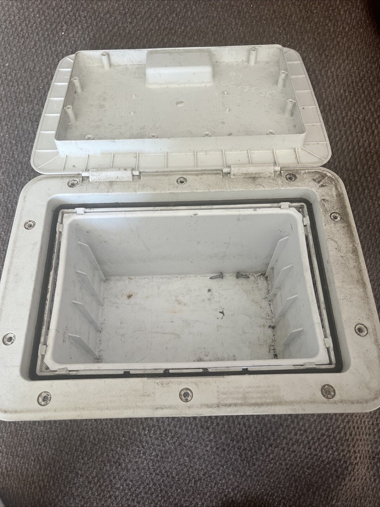 Glastron Gs185fs Rear Storage Tackle Box