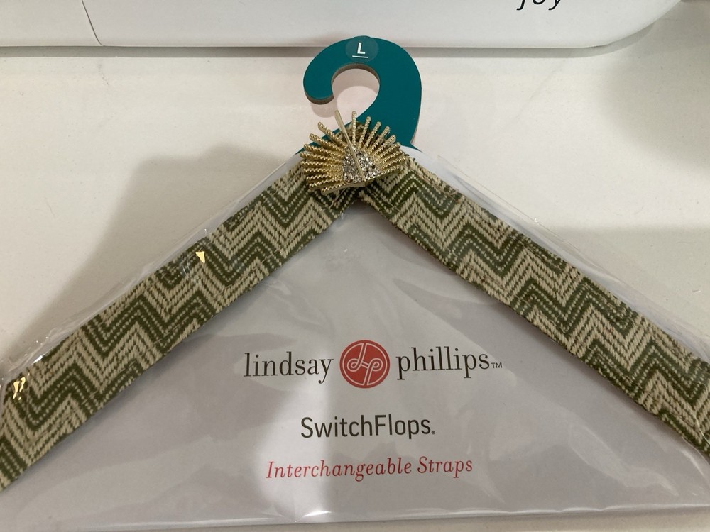 Lindsay Phillips Switch flops 2 Large Interchangeable Straps /Two Sets Of Snaps