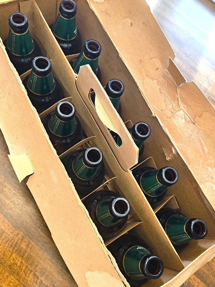 VTG 12 Empty Heidelberg Beer Bottles with Carry Case