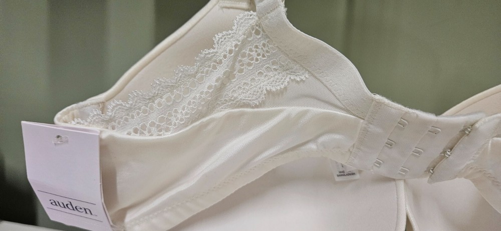 Auden Bra w/Lace, Size 36DDD
