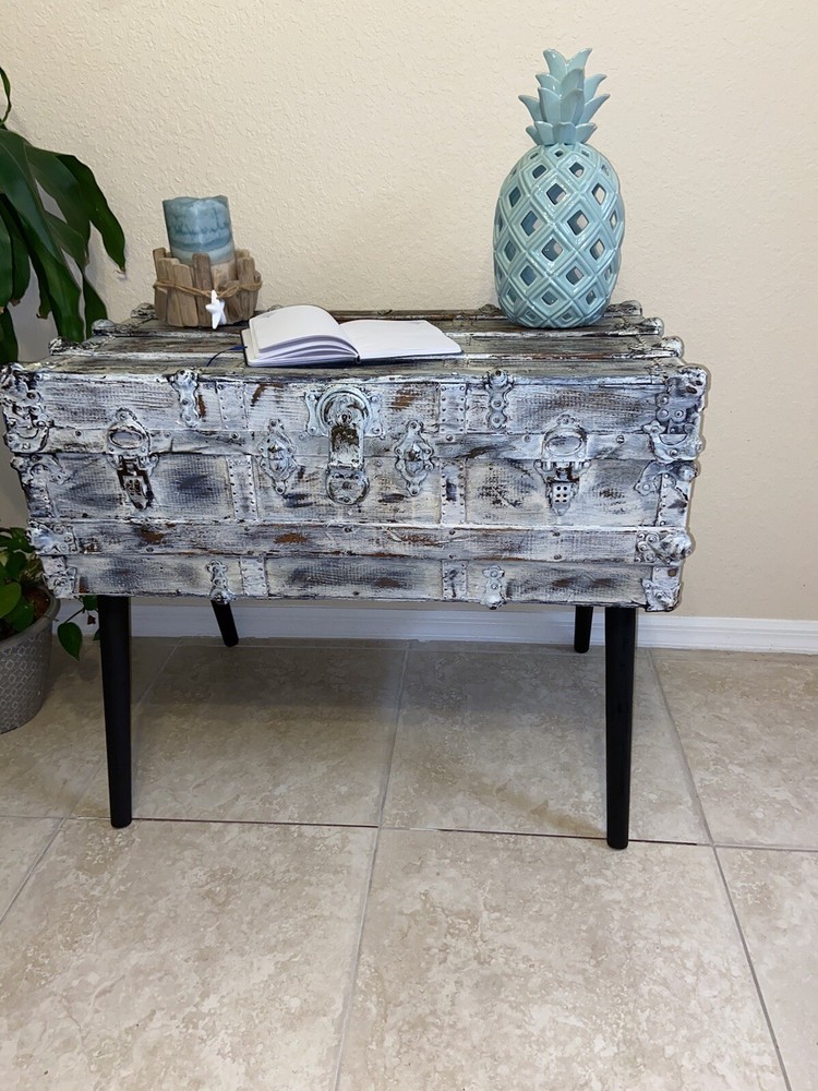vintage trunk Table