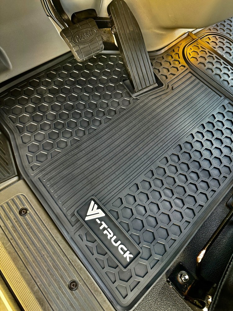 RUBBER FLOOR MATS FOR PETERBILT 579 567