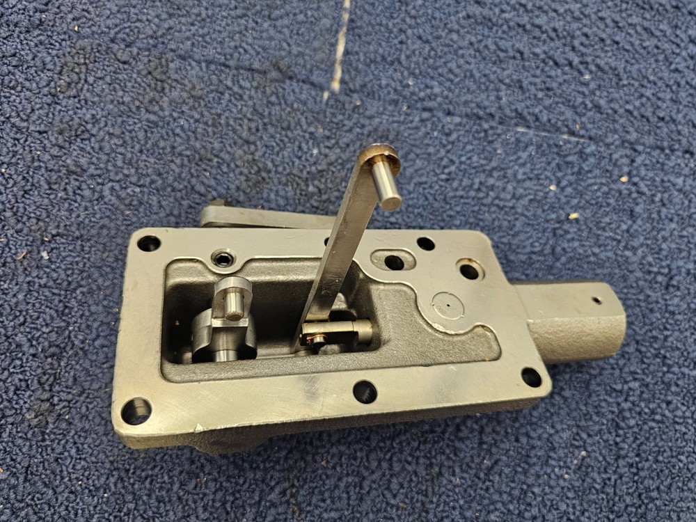 Danfoss 9900262-000 Hydraulic Pump Controller / Compensator S1 / S3