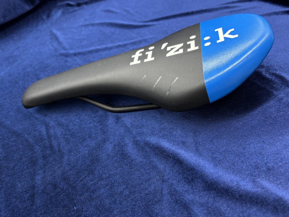 Physics Tundra M7 bicycle saddle
