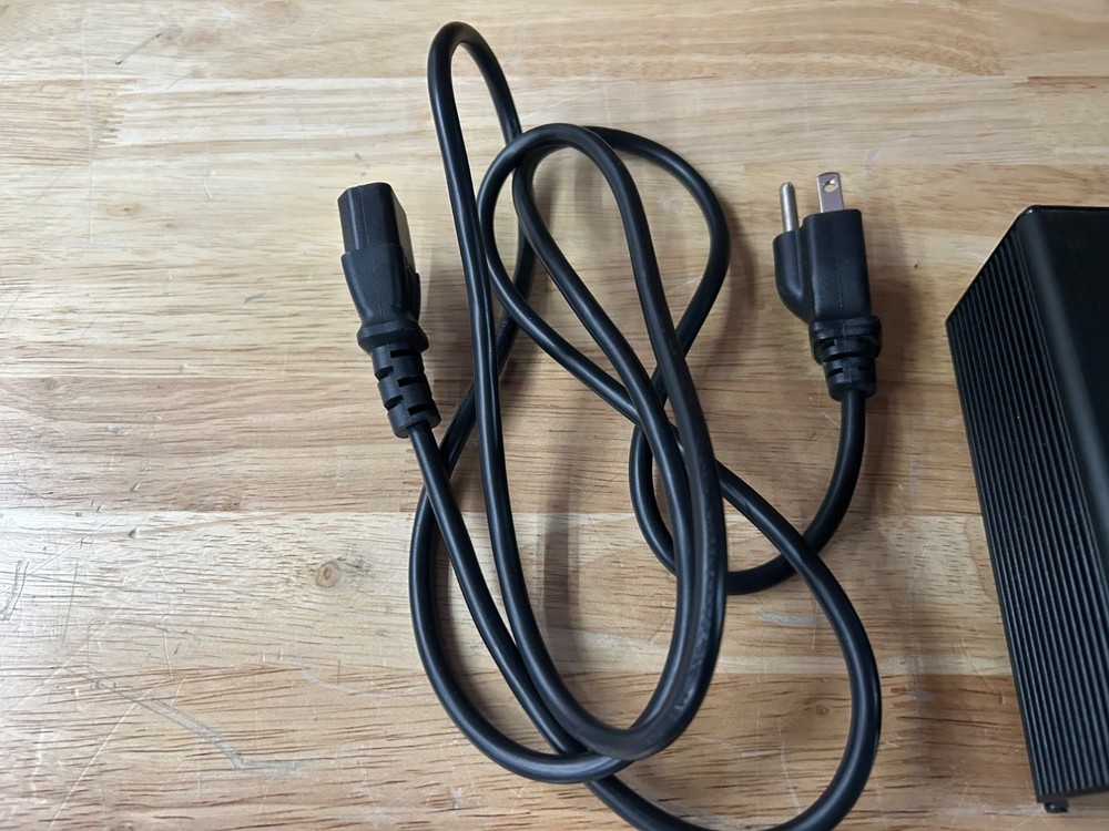 Pangea P-100 High Performance Regulated Power Supply Excellent