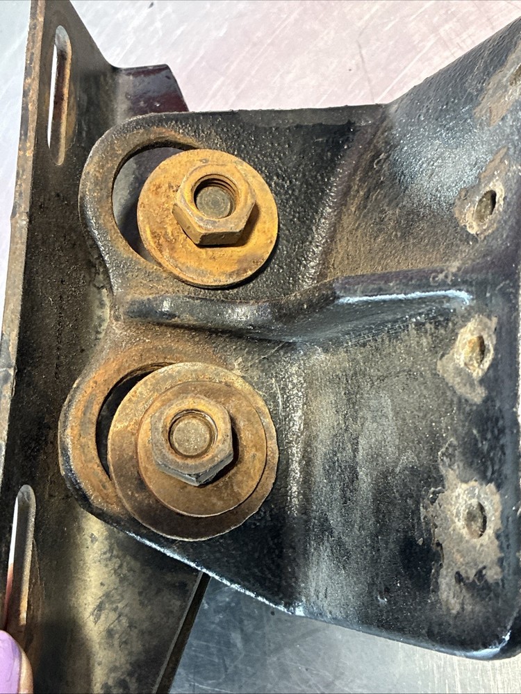 FREIGHTLINER BRACKET - UPPER EXHAUST SUPPORT, CAB MOUNTED, RH