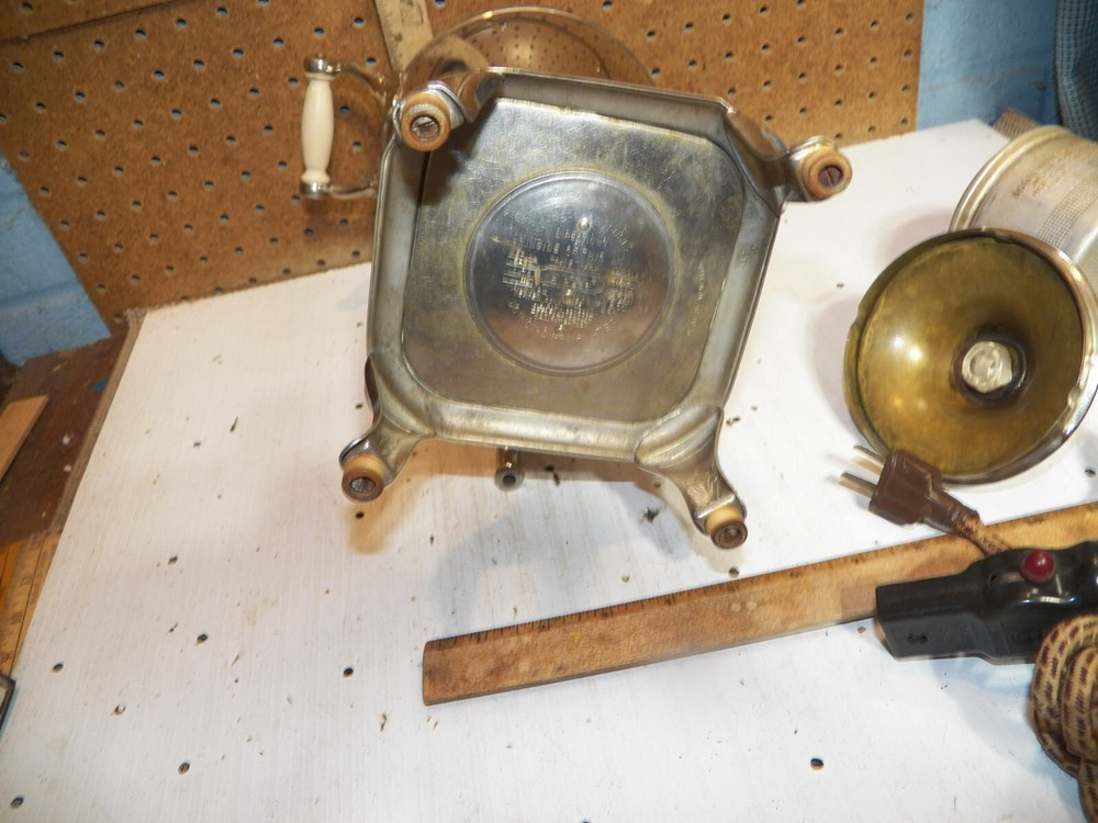 1925 MANNING BOWMAN & CO. Electric Coffee Percolator - Warms Up