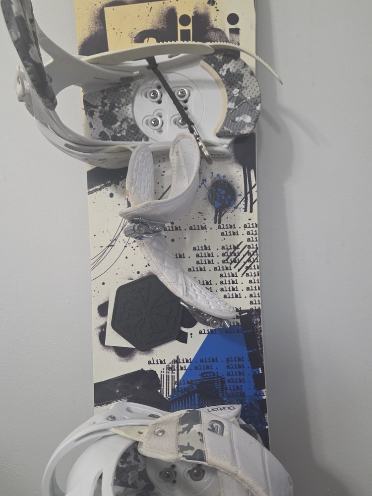 ALIBI Snowboard With Boots And Straps Connected (PLEASE READ DESCRIPTION)
