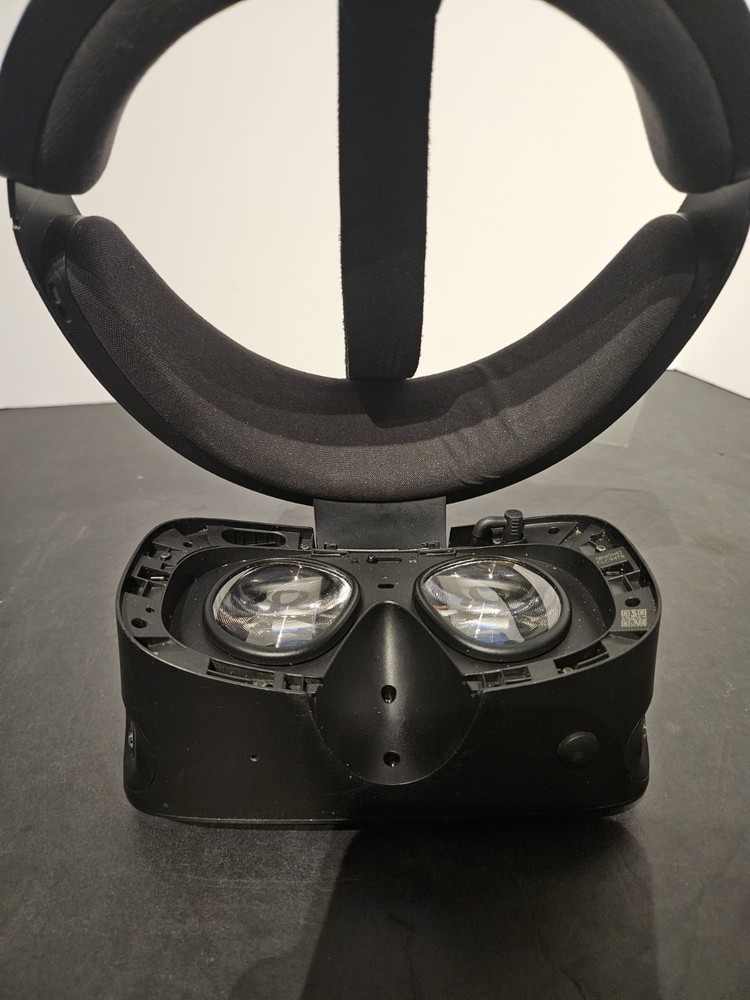 Oculus Rift S PC-Powered VR Gaming Headset Only - Black- READ DESCRIPTION