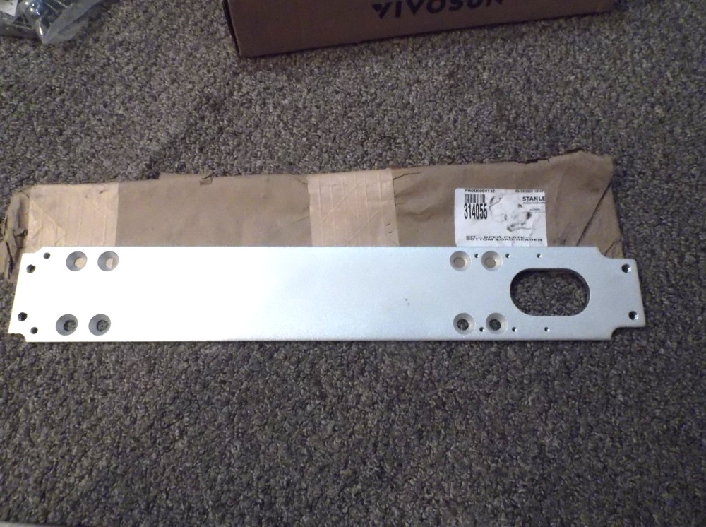 NEW STANLEY Access Technologies Bottom Load Header Plate 314055 19.5" X 3"