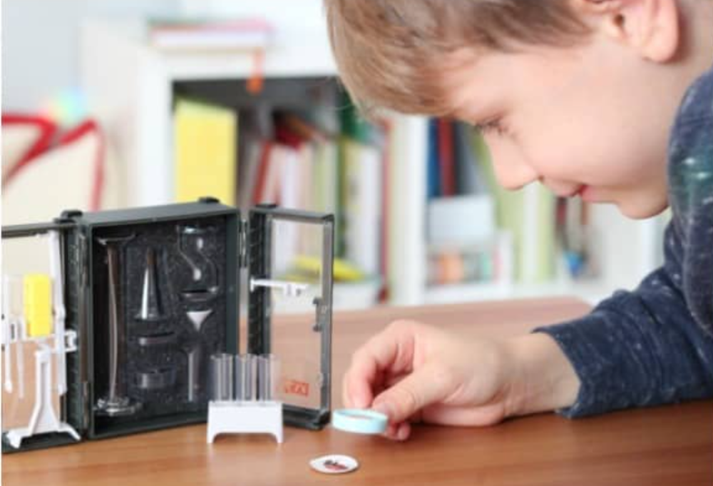 SmartLab Toys Tiny Science - 20 Enormously Fun Experiments. Big Science.