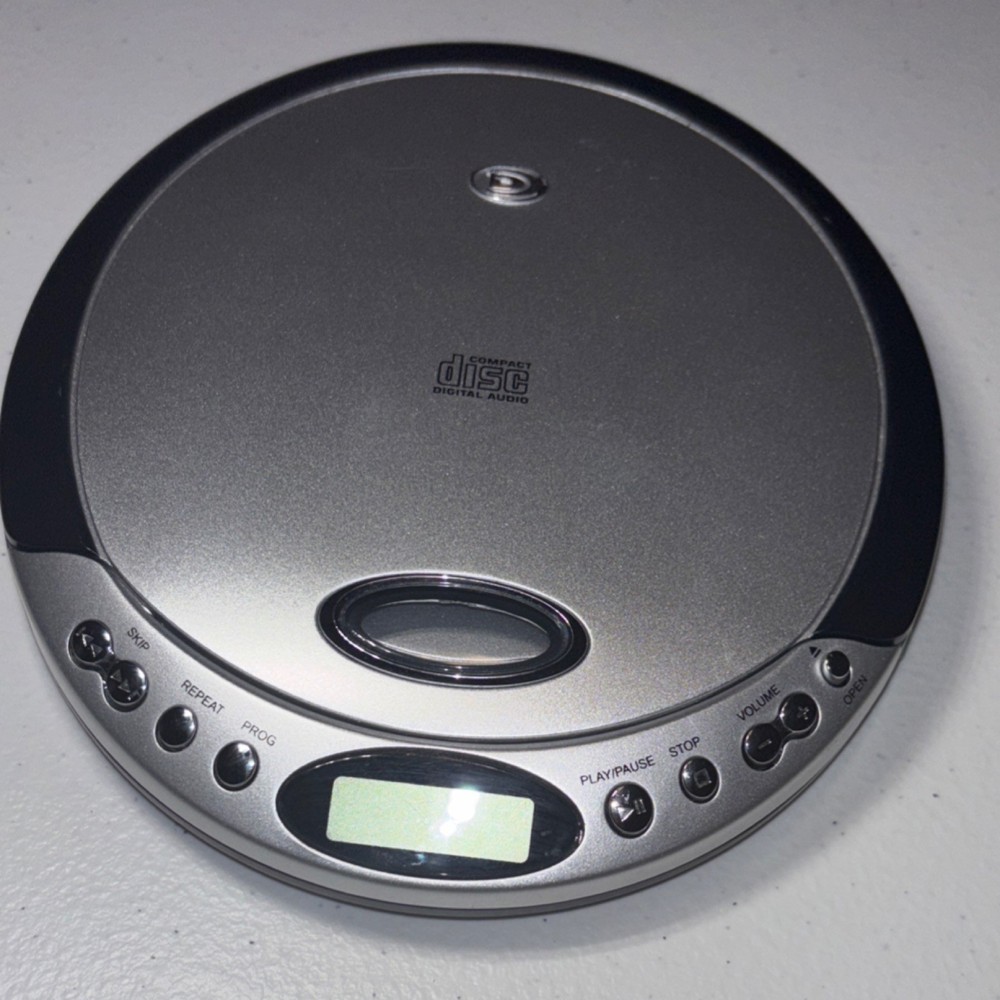 Durabrand CD-566 Programmable CD Player Silver/Black LCD Display Repeat