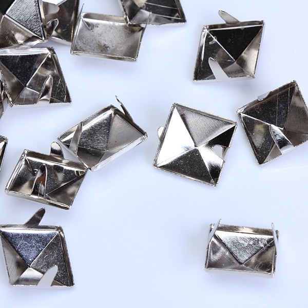 Pack of 100 Two Prongs Pyramid Studs 12mm Silver