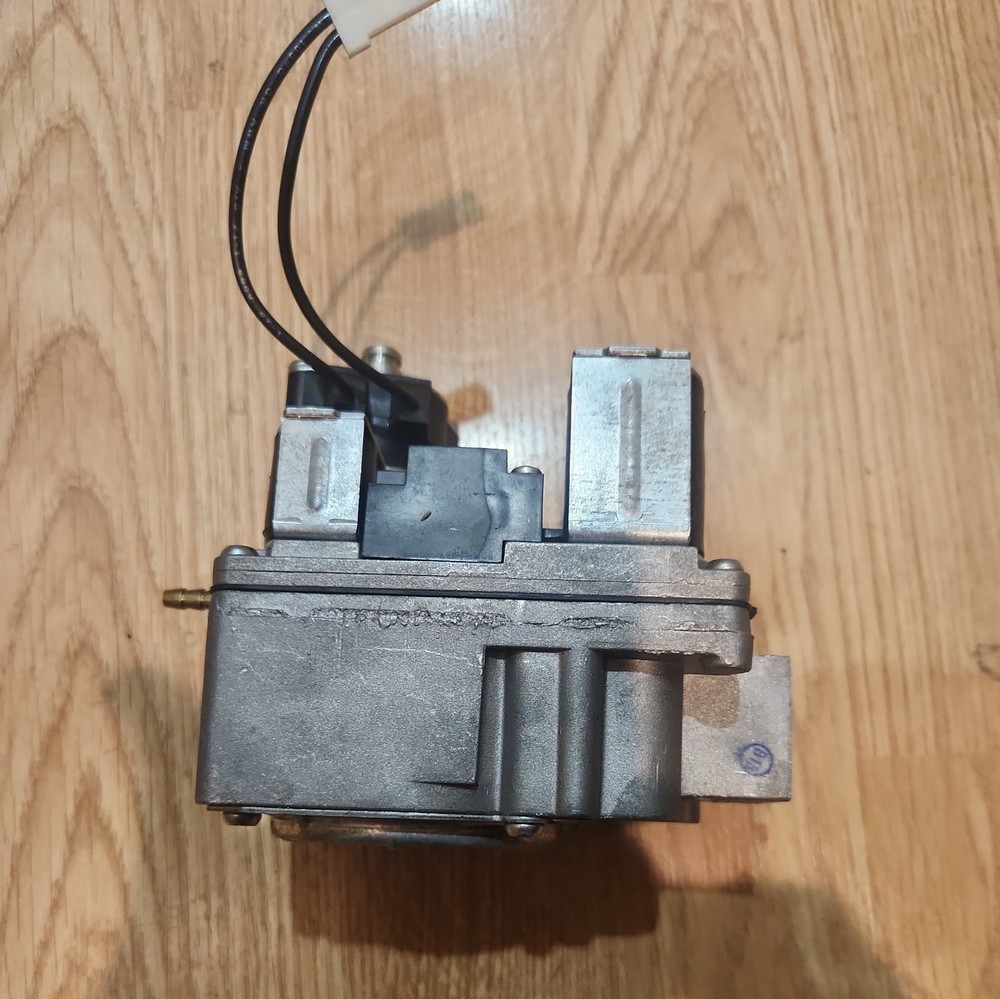 36e27 208 157022 Gas Valve